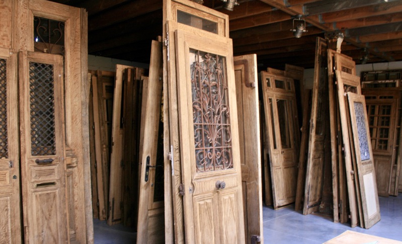 Old oak or pine doors and hutches as pieces of art in the frames 28
