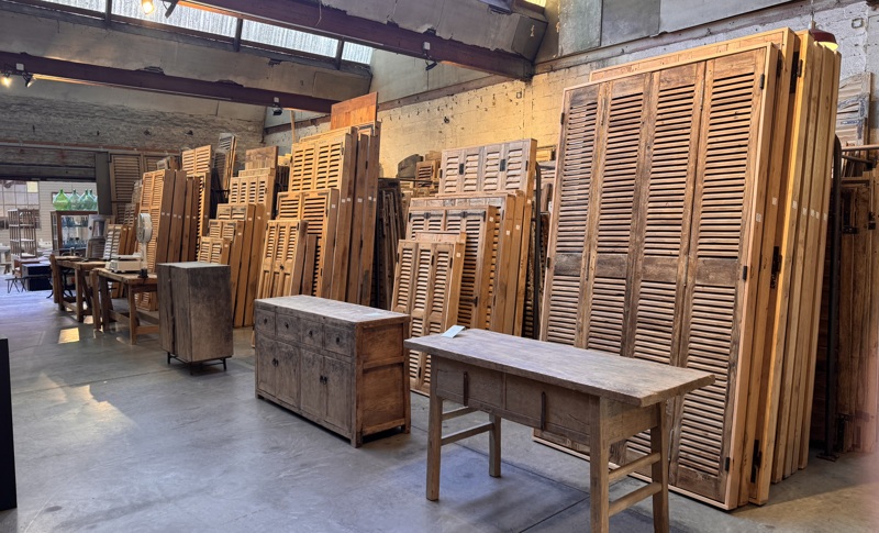 Portes, fenêtres et volets anciens en chêne et en pin 17