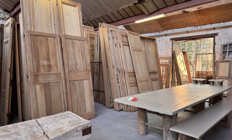 Portes, fenêtres et volets anciens en chêne et en pin 18