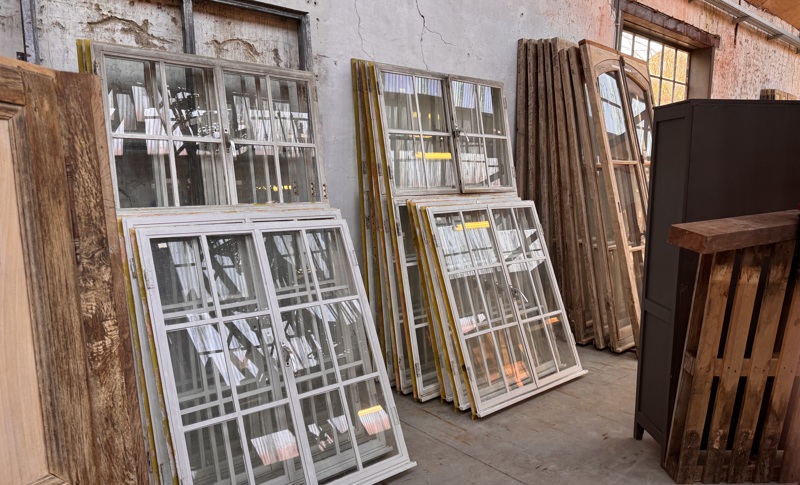 Portes, fenêtres et volets anciens en chêne et en pin 19