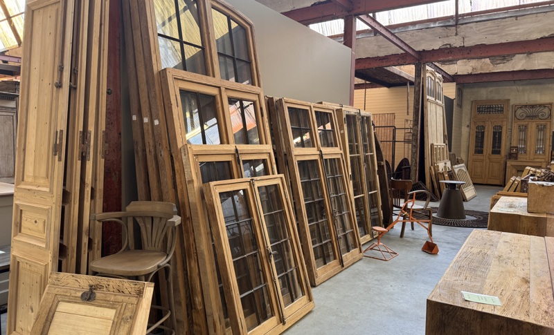 Portes, fenêtres et volets anciens en chêne et en pin 22