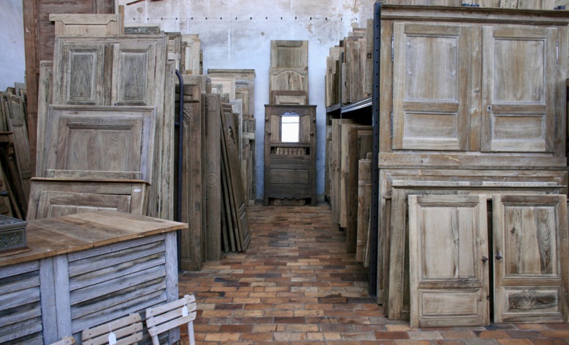Old oak or pine doors and hutches as pieces of art in the frames 26